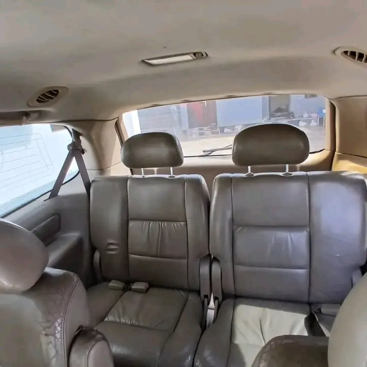 Clean Toyota Sienna 2002 model for sale - Image 6