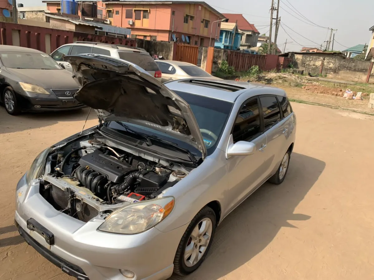 Clean Toyota matrix for sale - Image 7