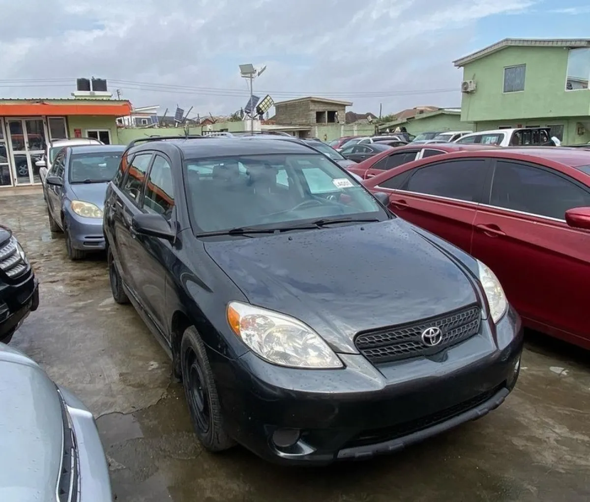 Clean Toyota matrix 2004 - Image 4