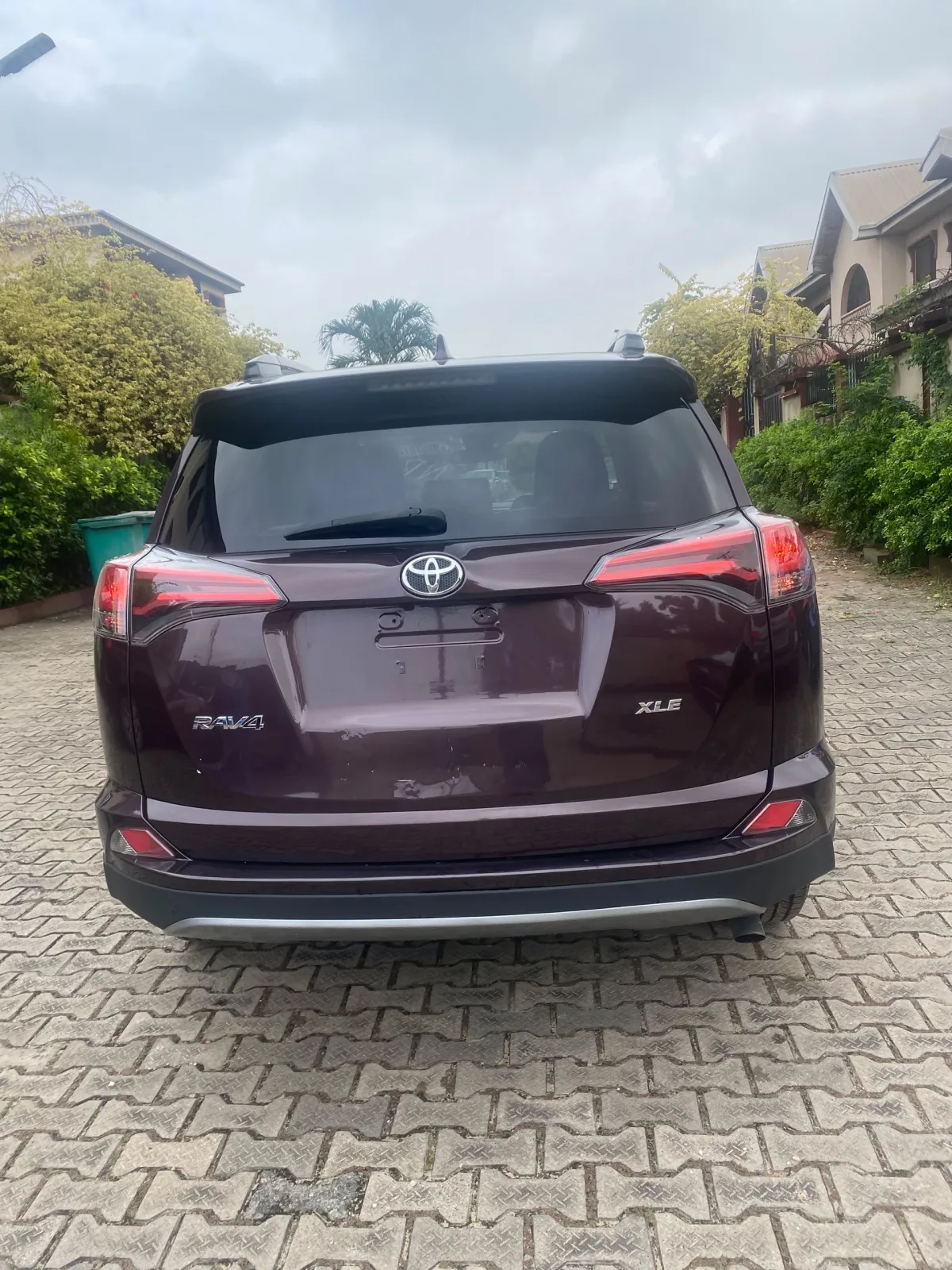 2018 Toyota RAV4 - Image 3