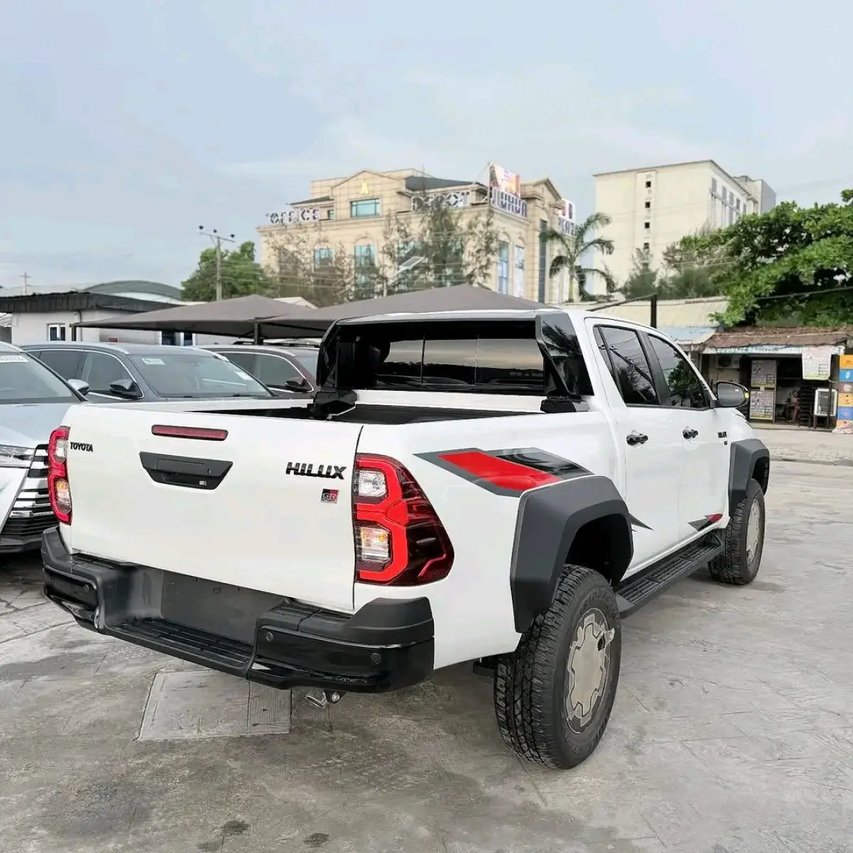 TOYOTA HILUX GR SPORT V6 - Image 5