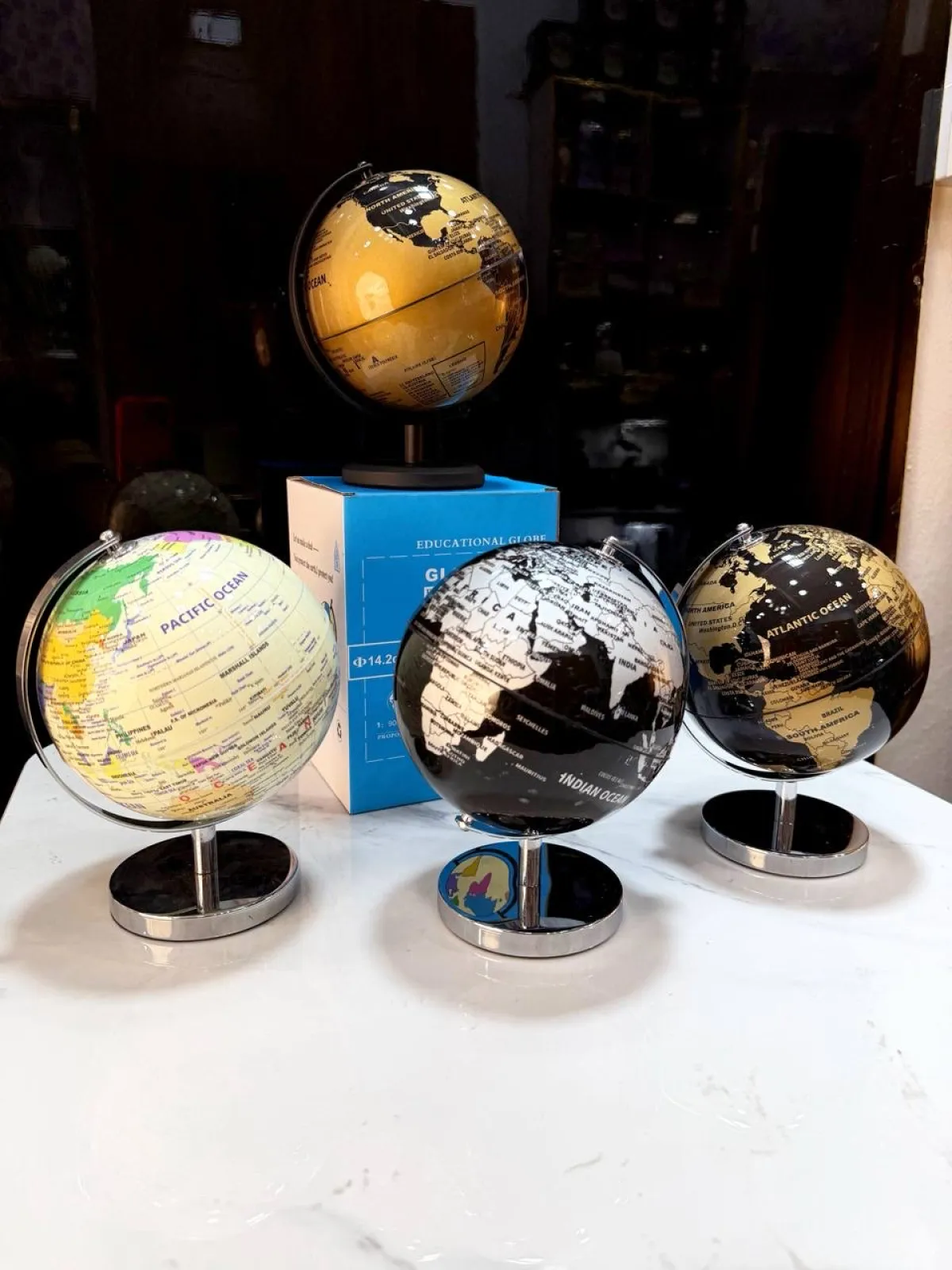 World globe DECOR - Image 1