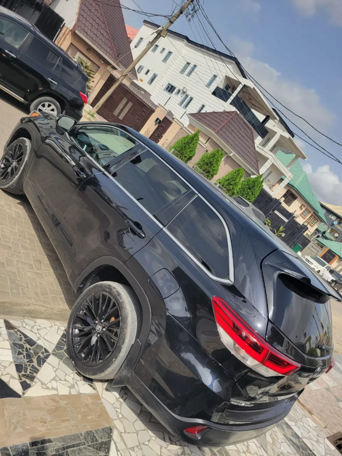 Direct Toks Accident free 2016 upgraded to 2018 Toyota Highlander - Image 3