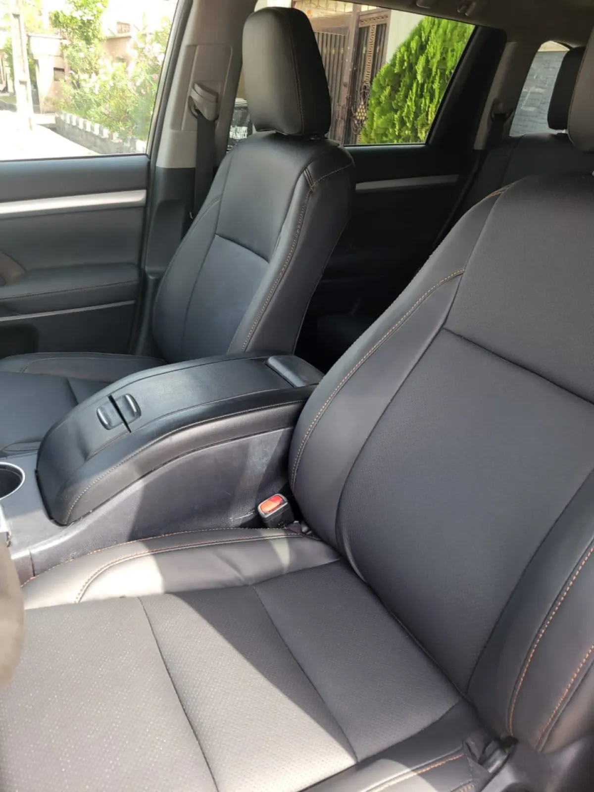 Direct Toks Accident free 2016 upgraded to 2018 Toyota Highlander - Image 9