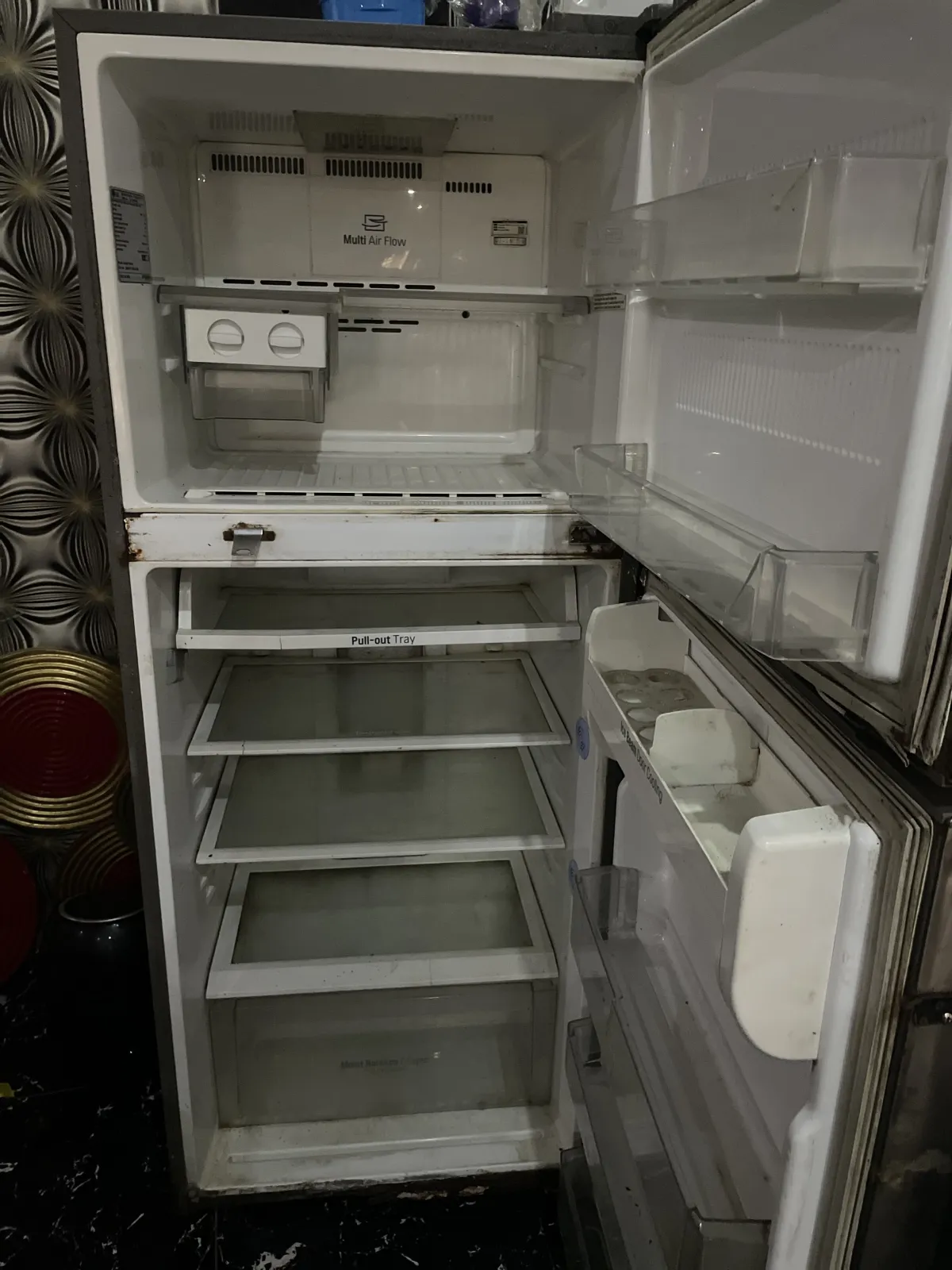 LG refrigerator - Image 2