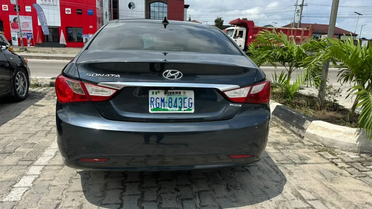 Hyundai Sonata - Image 9