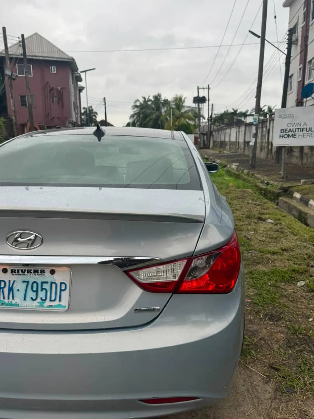 Hyundai Sonata - Image 2