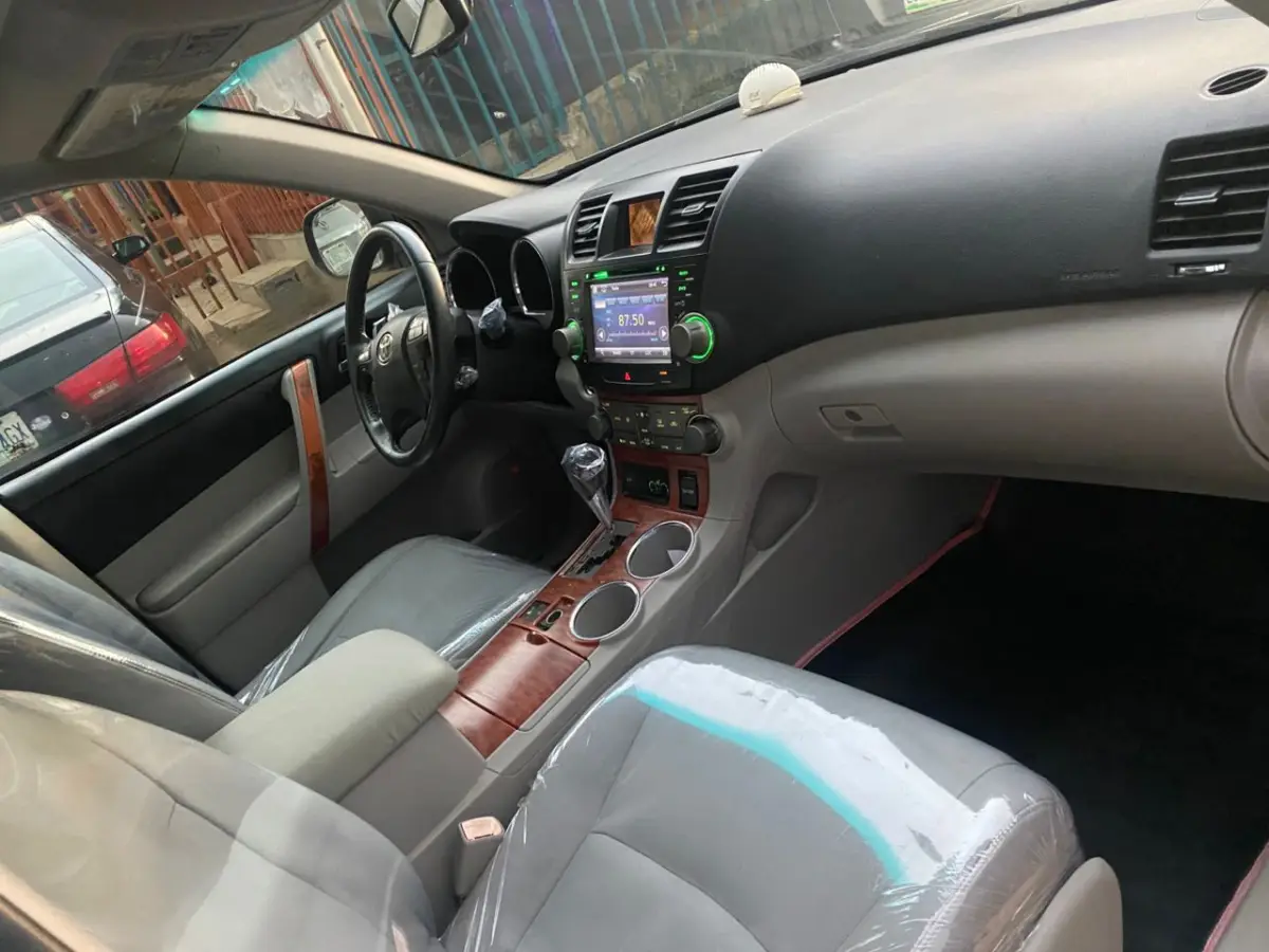 Naija Used Registered Toyota Highlander 2011 Model FOR SALE ‼️ - Image 5