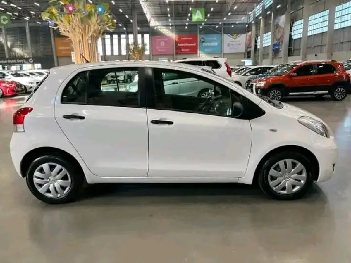 Toyota Yaris - Image 3