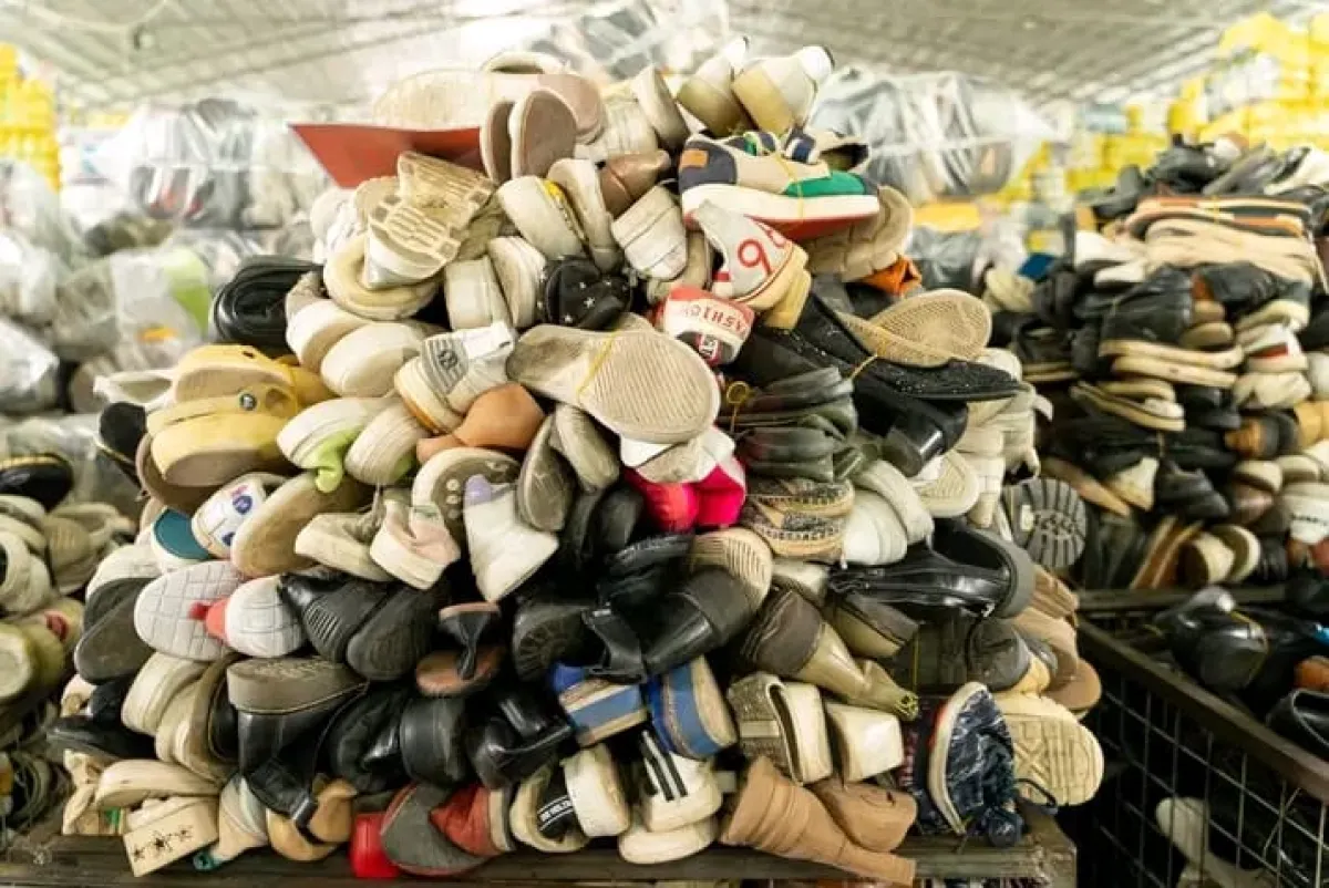 Top Grade A UK Bale Of Children Shoes - Image 8