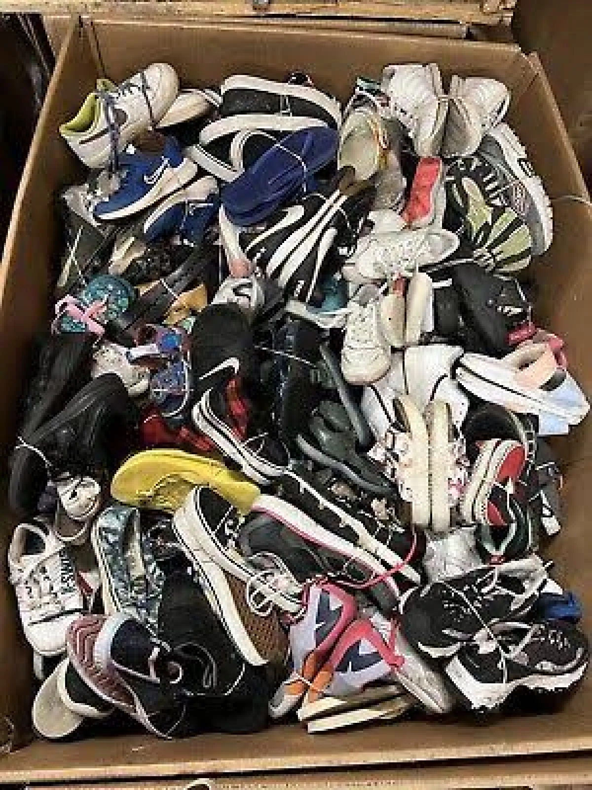 Top Grade A UK Bale Of Children Shoes - Image 9