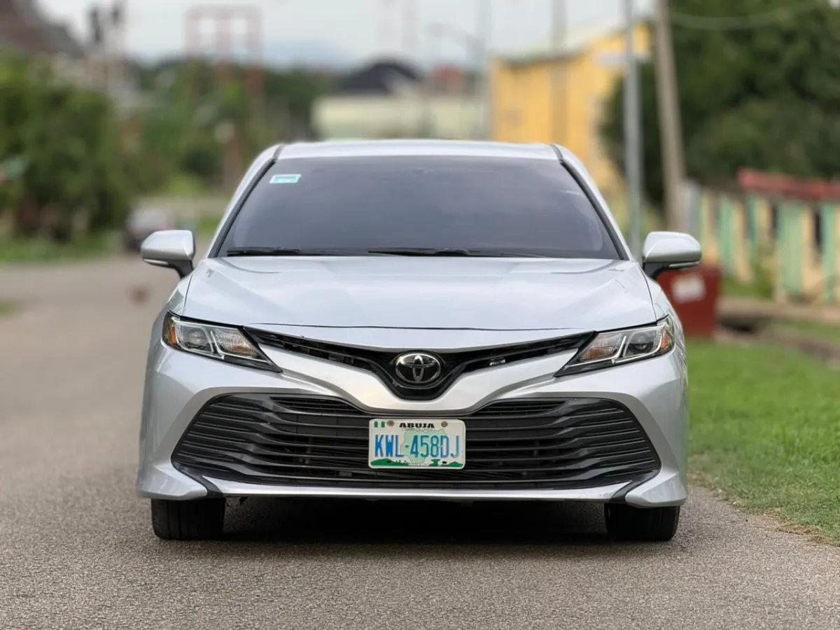 Toyota Camry LE 2019 - Image 3