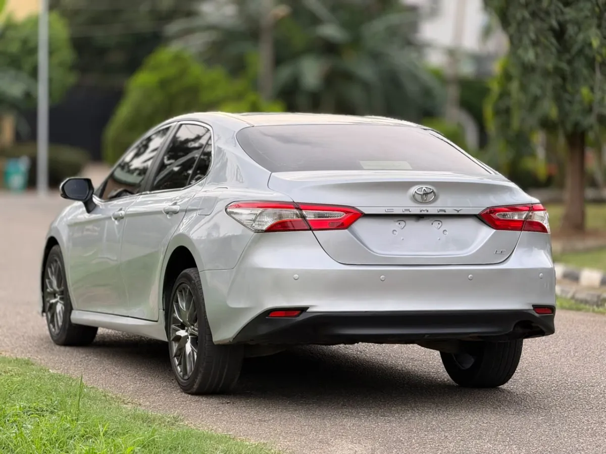 Toyota Camry LE 2019 - Image 5