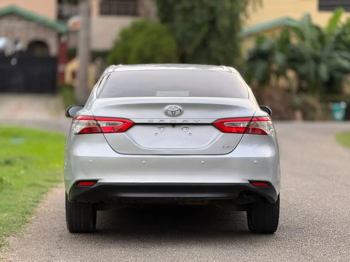 Toyota Camry LE 2019 - Image 6