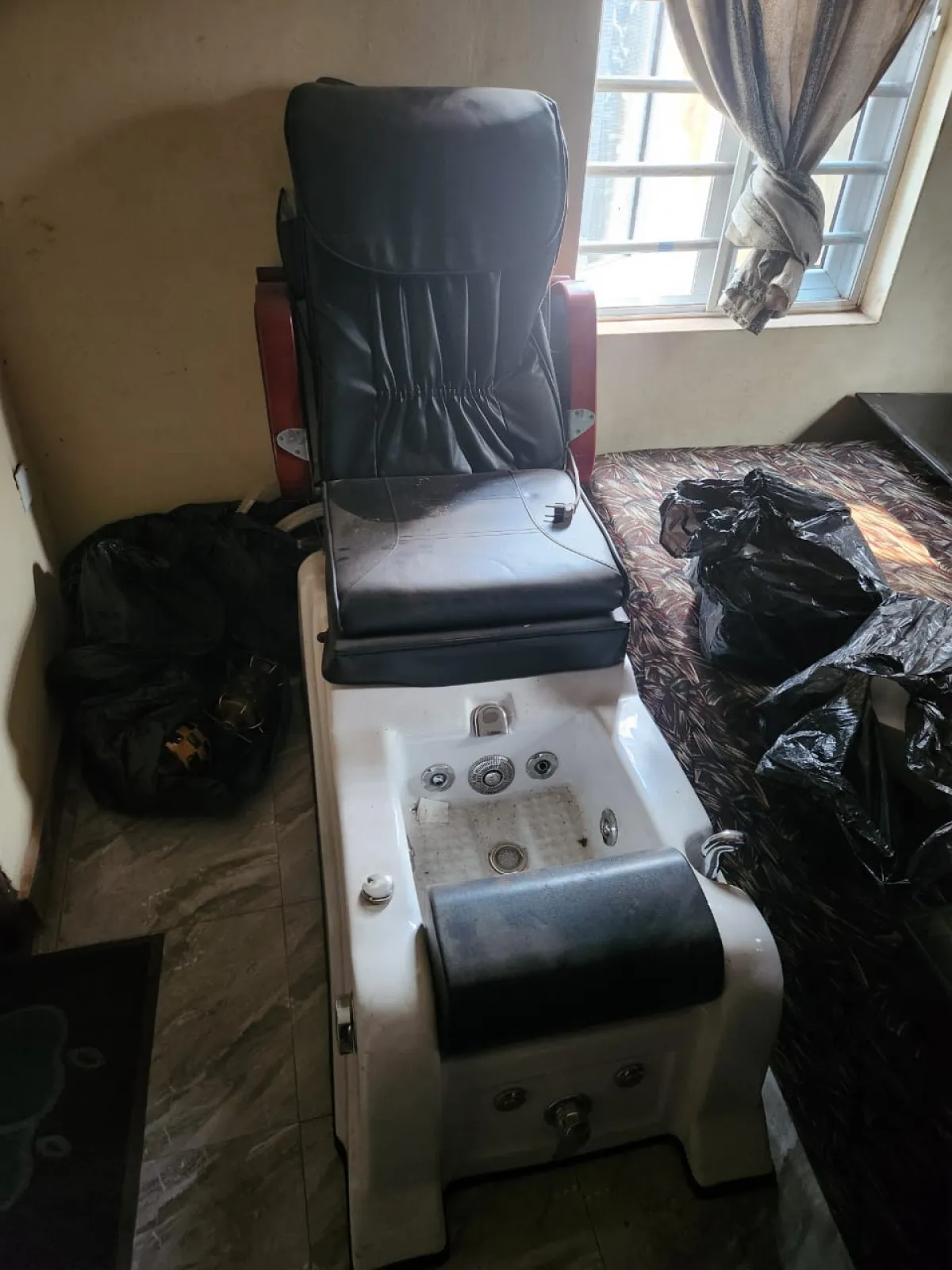 Pedicure machine with massage - Image 1