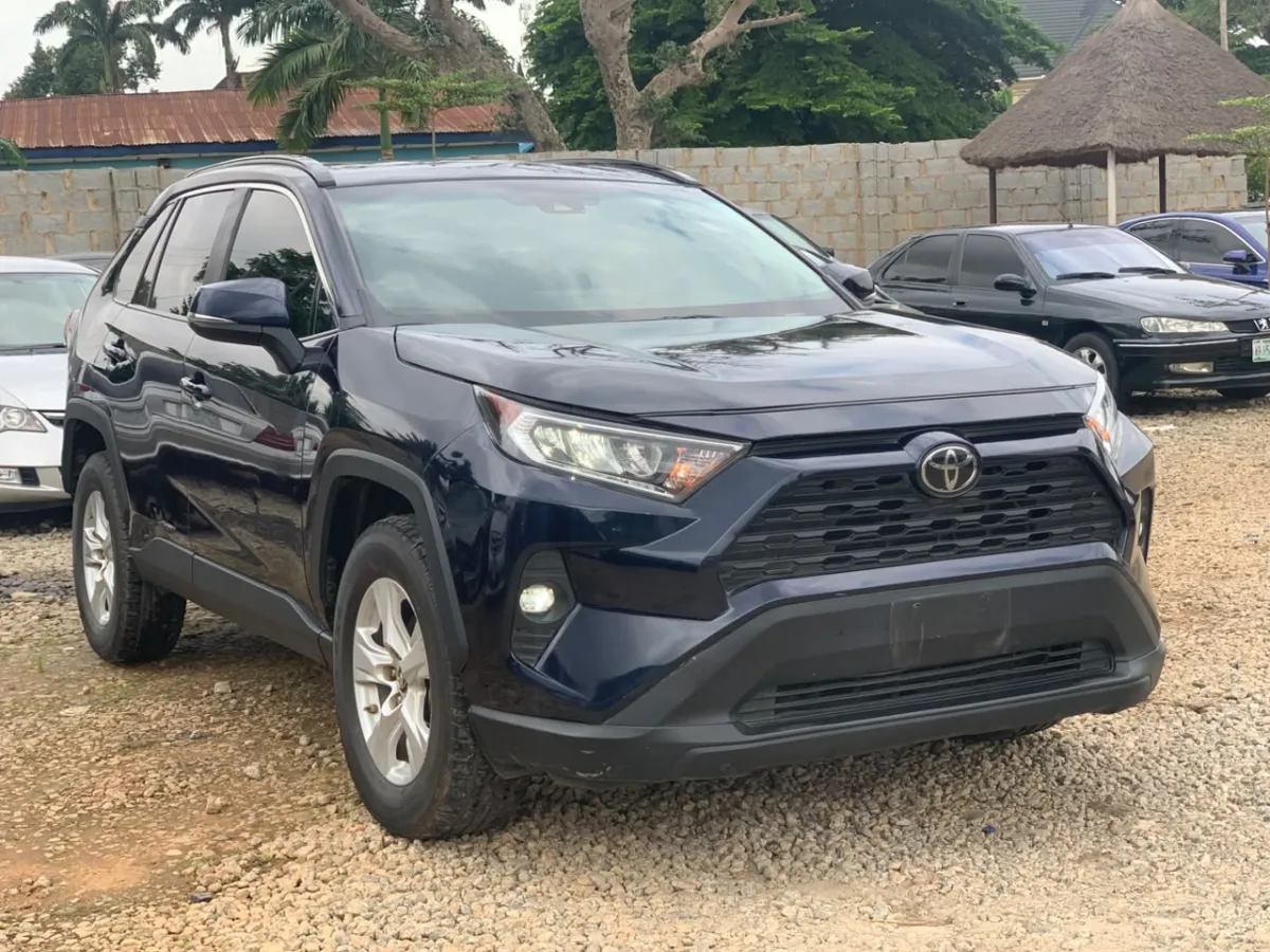 Toyota RAV4 XLE 2020 - Image 2