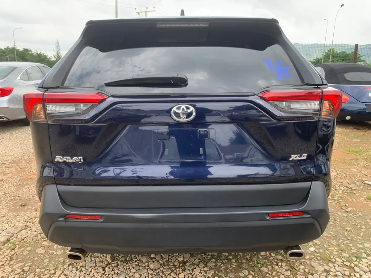 Toyota RAV4 XLE 2020 - Image 5