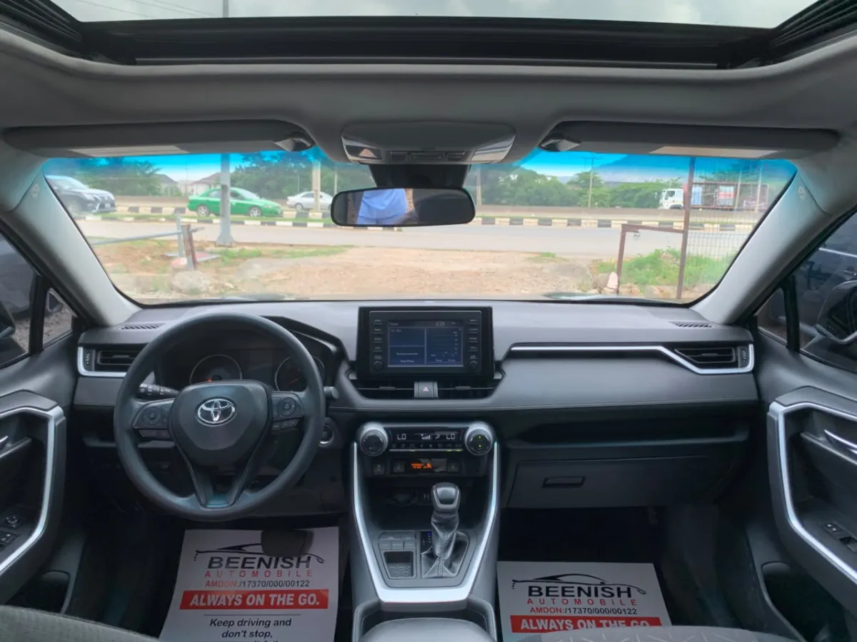 Toyota RAV4 XLE 2020 - Image 8