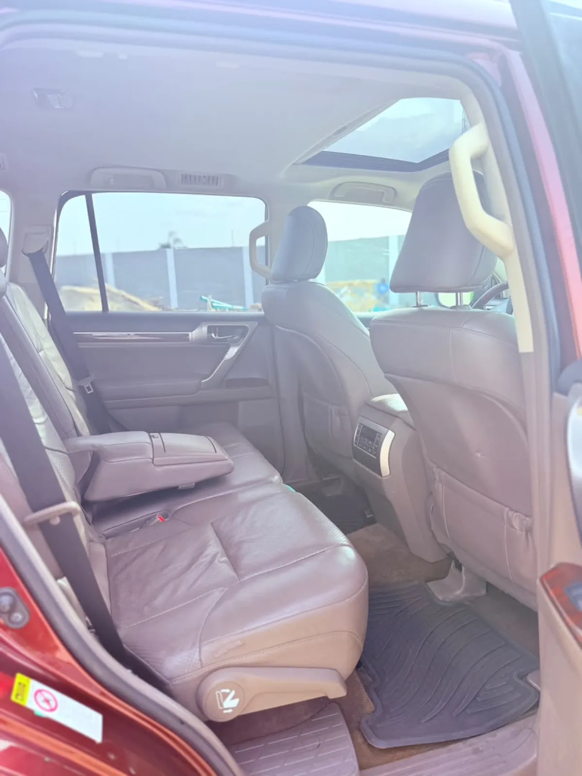 car - Image 4