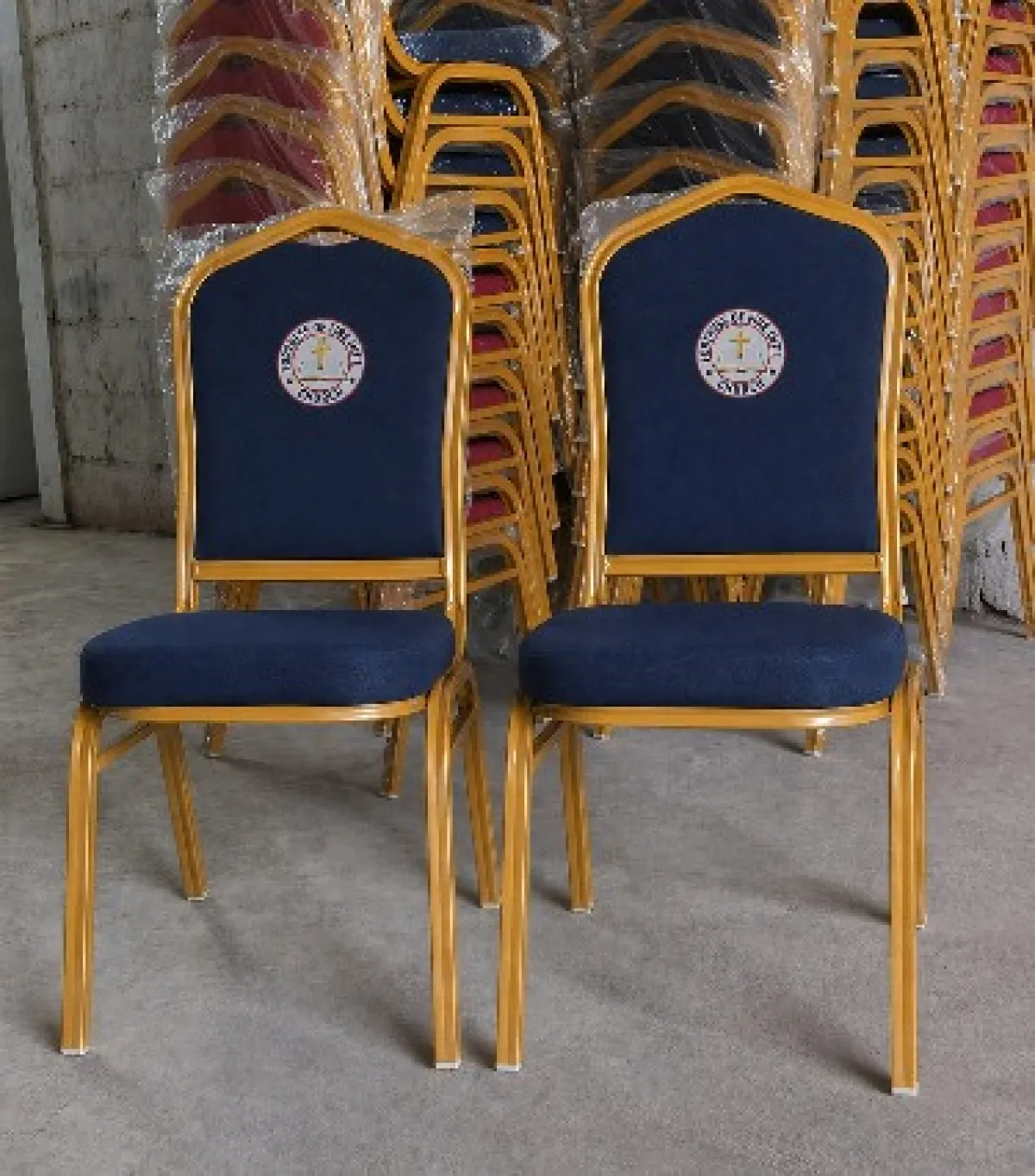 royalbanquet chairs in good perfect condiction - Image 2
