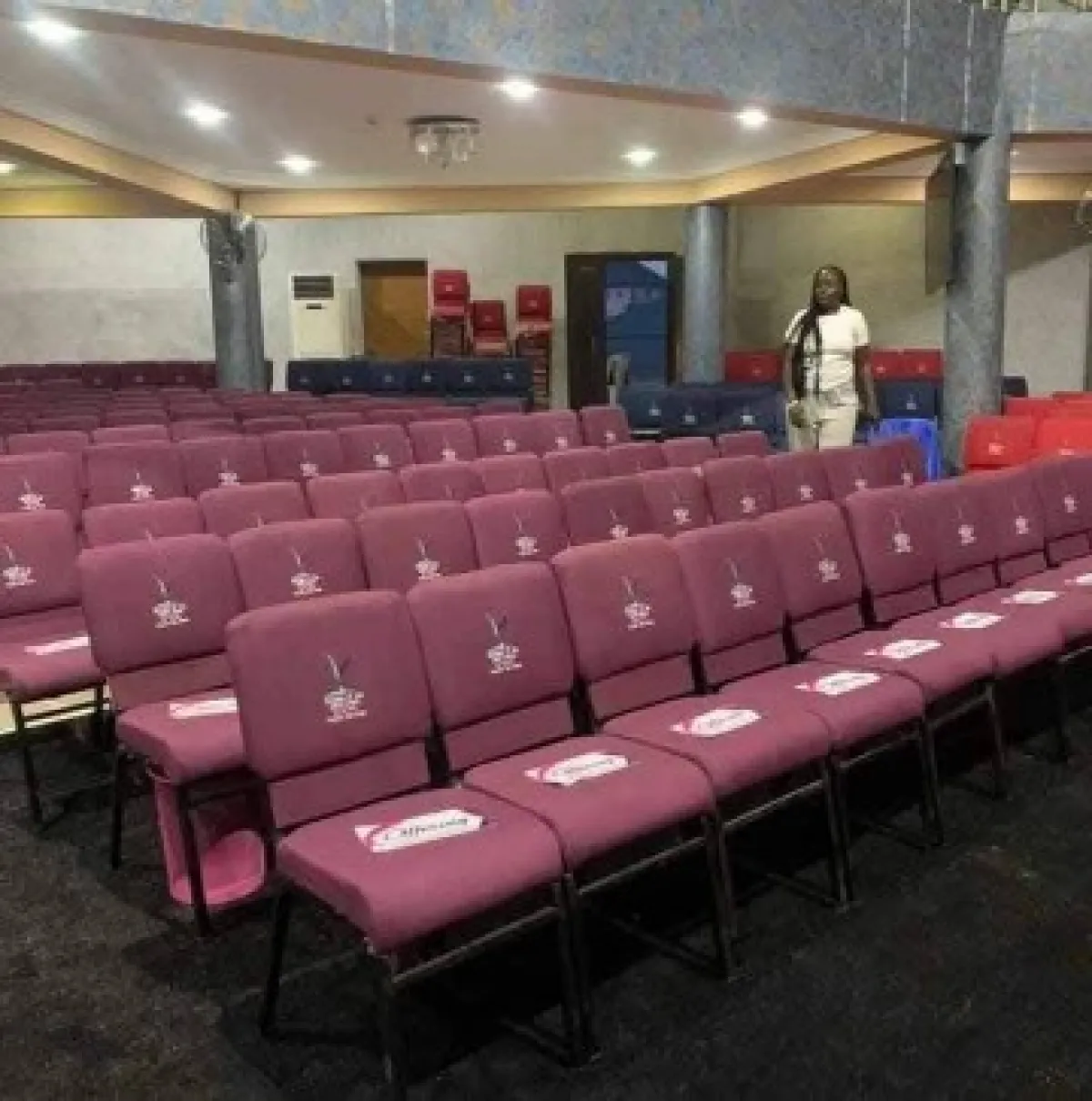banqut chairs by courage world royal chairs - Image 3