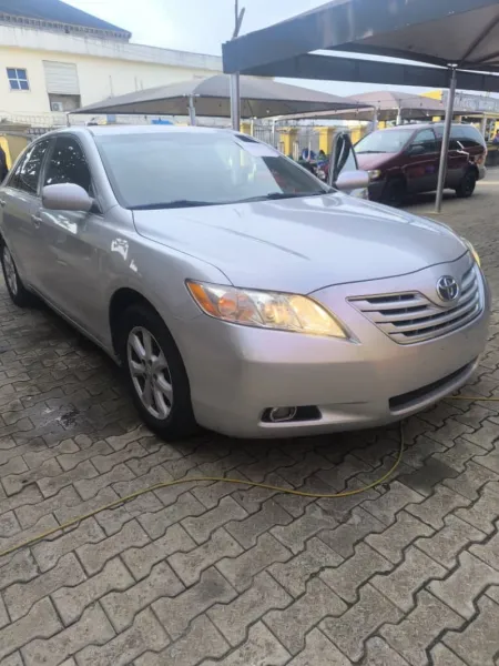 TOKUNBO TOYOTA CAMRY XLE 2009 MODEL FULL OPTION