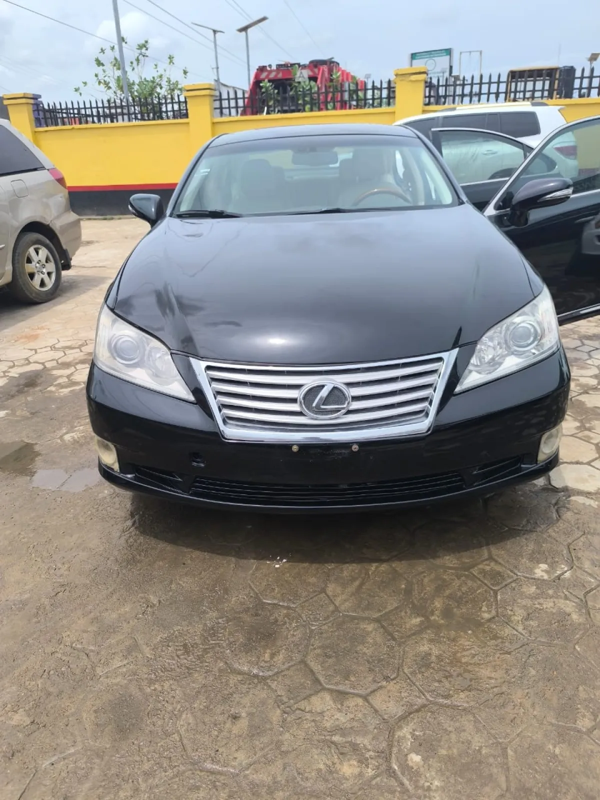 NEATLY USED LEXUS ES350 2010 MODEL FULL OPTION - Image 1