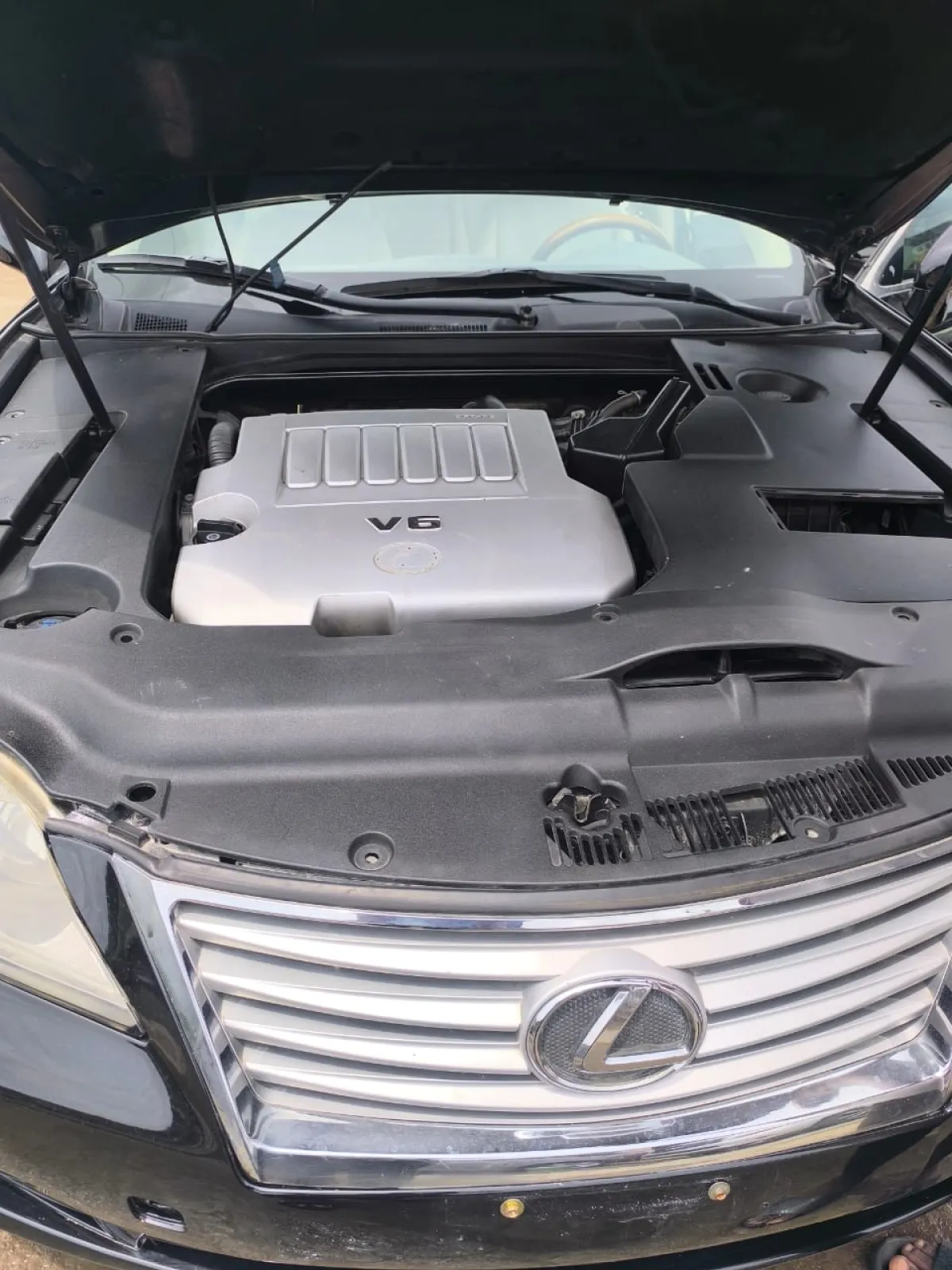 NEATLY USED LEXUS ES350 2010 MODEL FULL OPTION - Image 2