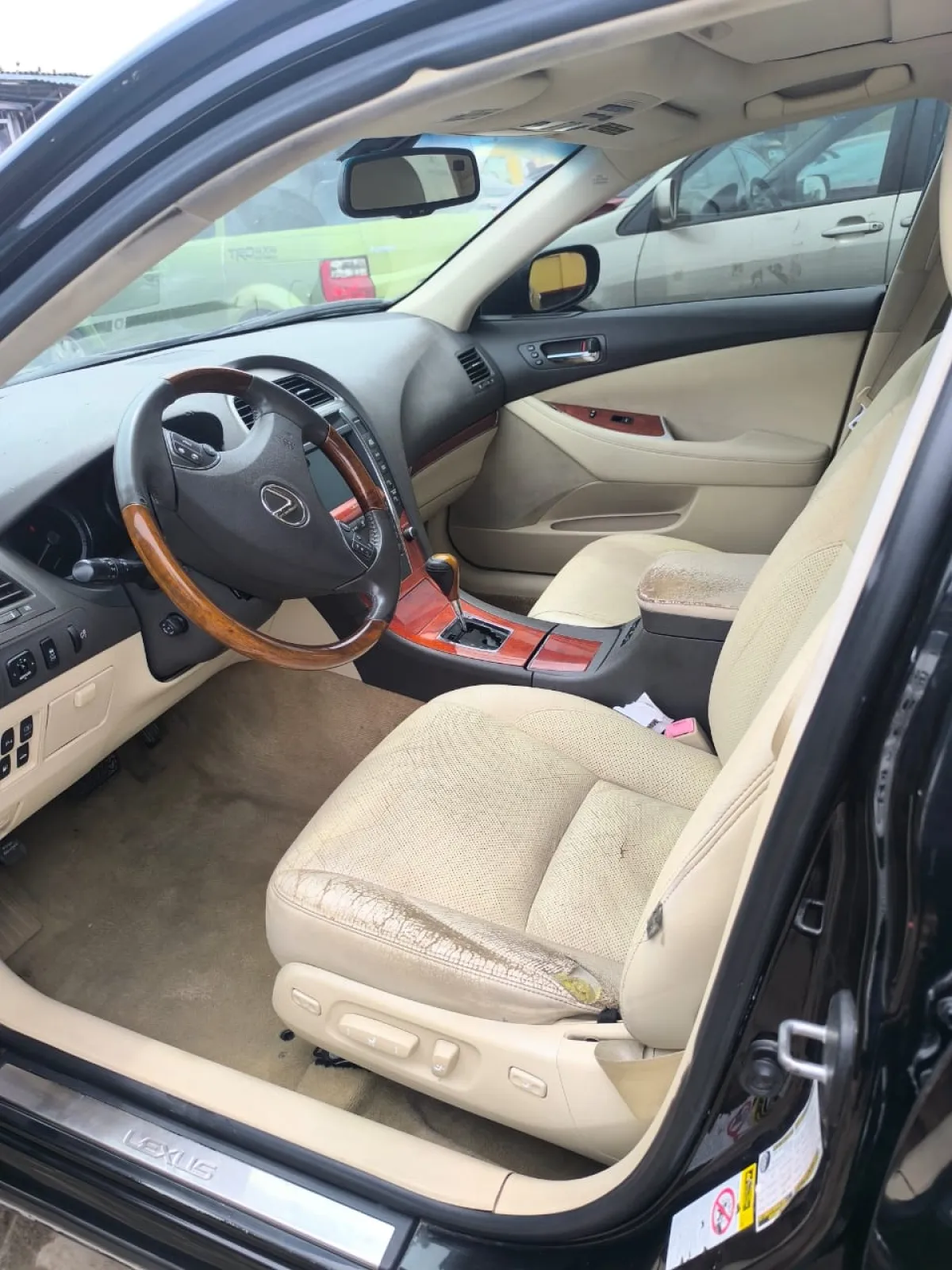 NEATLY USED LEXUS ES350 2010 MODEL FULL OPTION - Image 5