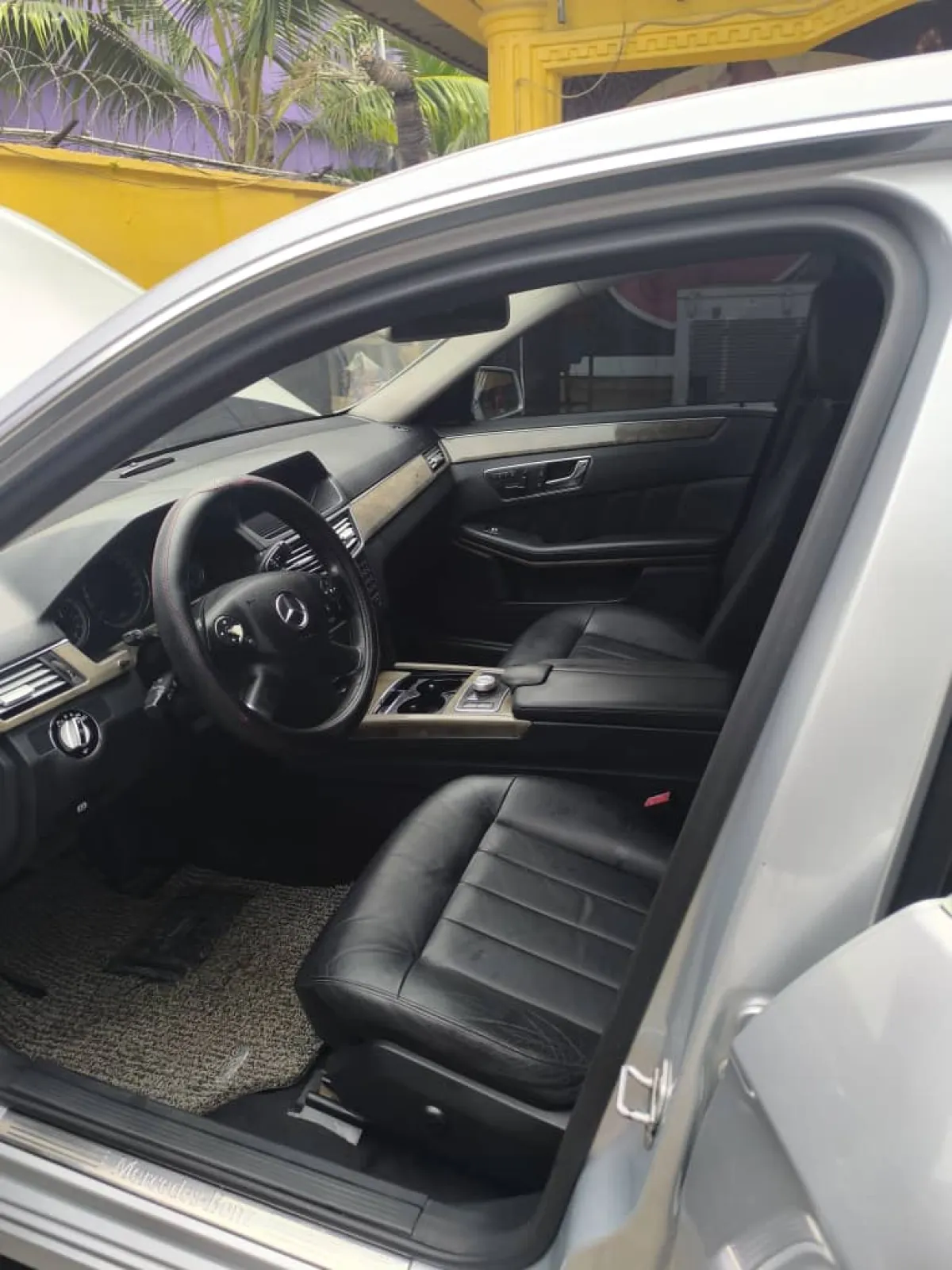 TOKUNBO MERCEDES BENZ E300 4MATIC 2011 MODEL FULL OPTION - Image 4