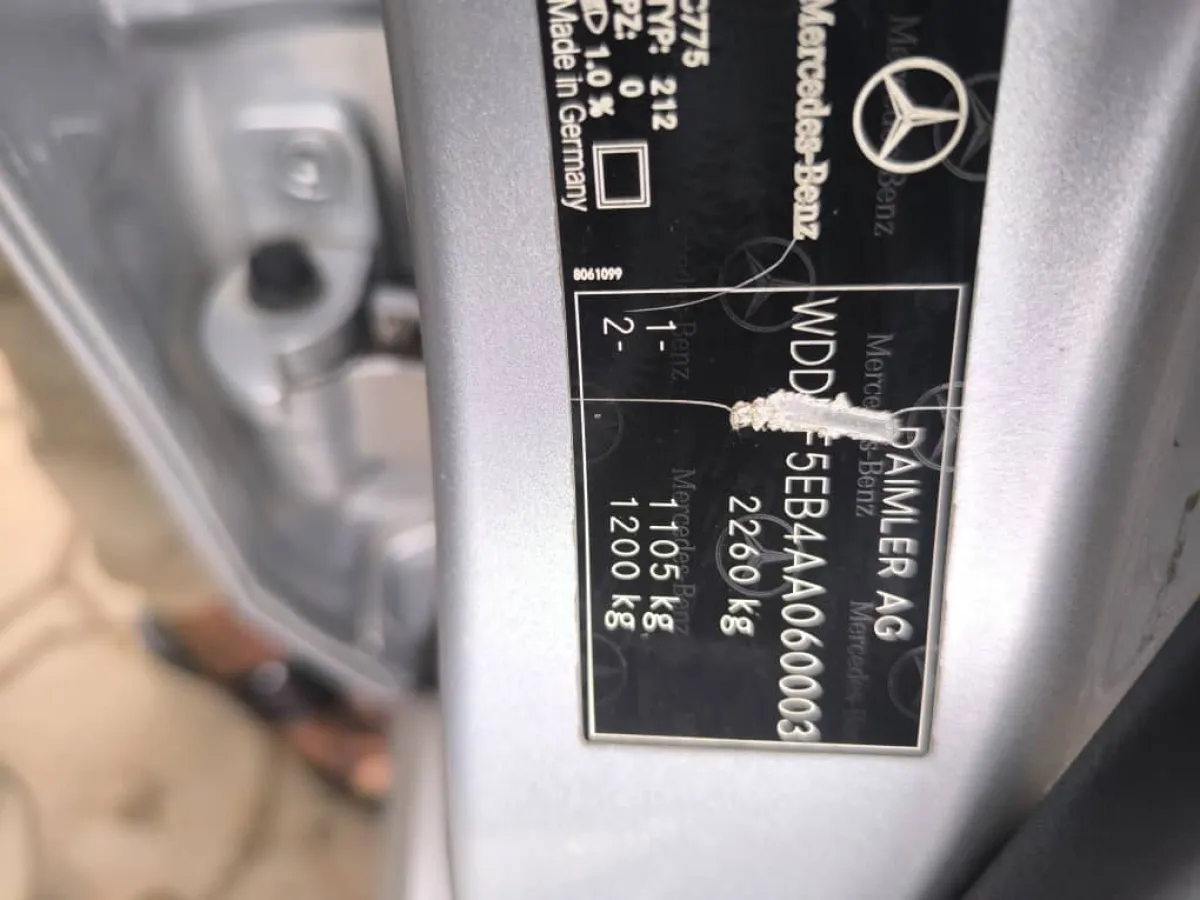 TOKUNBO MERCEDES BENZ E300 4MATIC 2011 MODEL FULL OPTION - Image 7