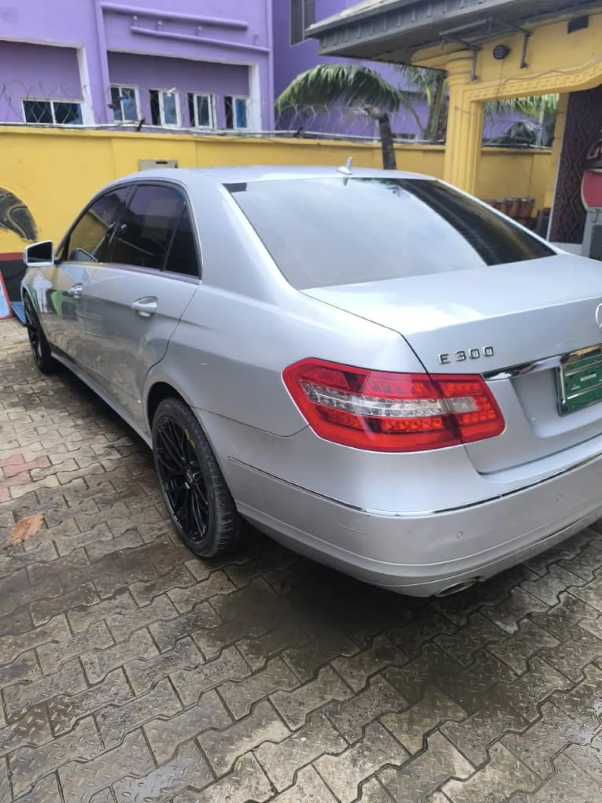 TOKUNBO MERCEDES BENZ E300 4MATIC 2011 MODEL FULL OPTION - Image 9