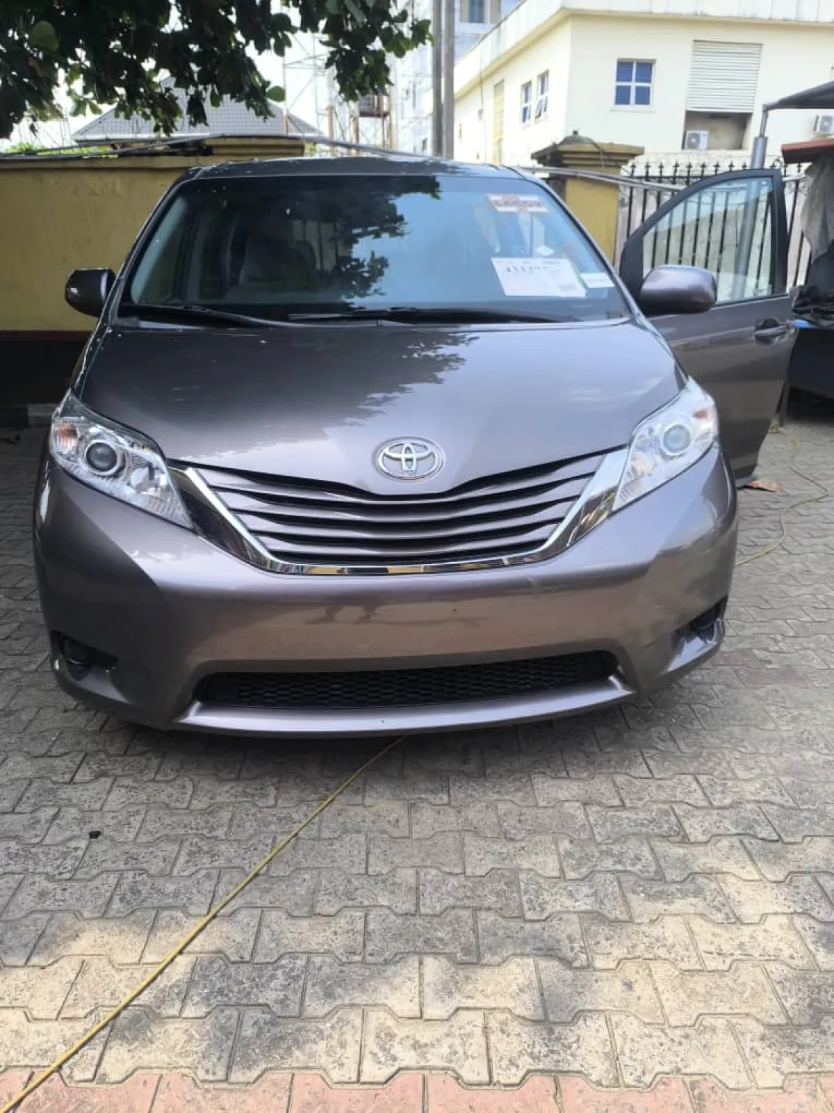 TOKUNBO TOYOTA SIENNA LE 2016 MODEL - Image 1