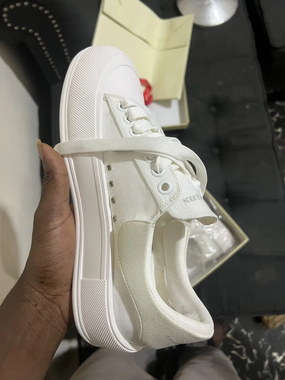 Trendy Lightweight Sneakers for Men Breathable & Comfortable Everyday Wear - Image 3