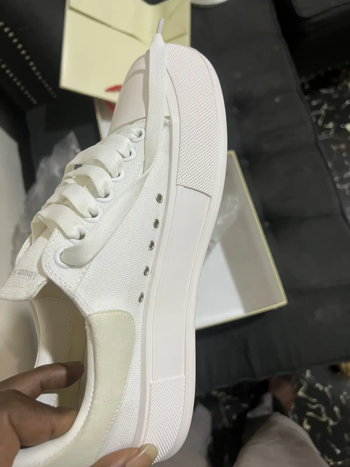 Trendy Lightweight Sneakers for Men Breathable & Comfortable Everyday Wear - Image 5