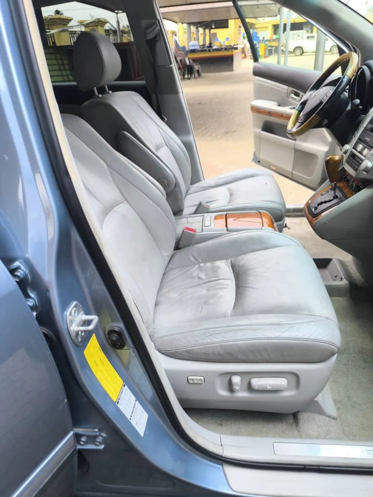 TOKUNBO LEXUS RX330 2006 MODEL - Image 4