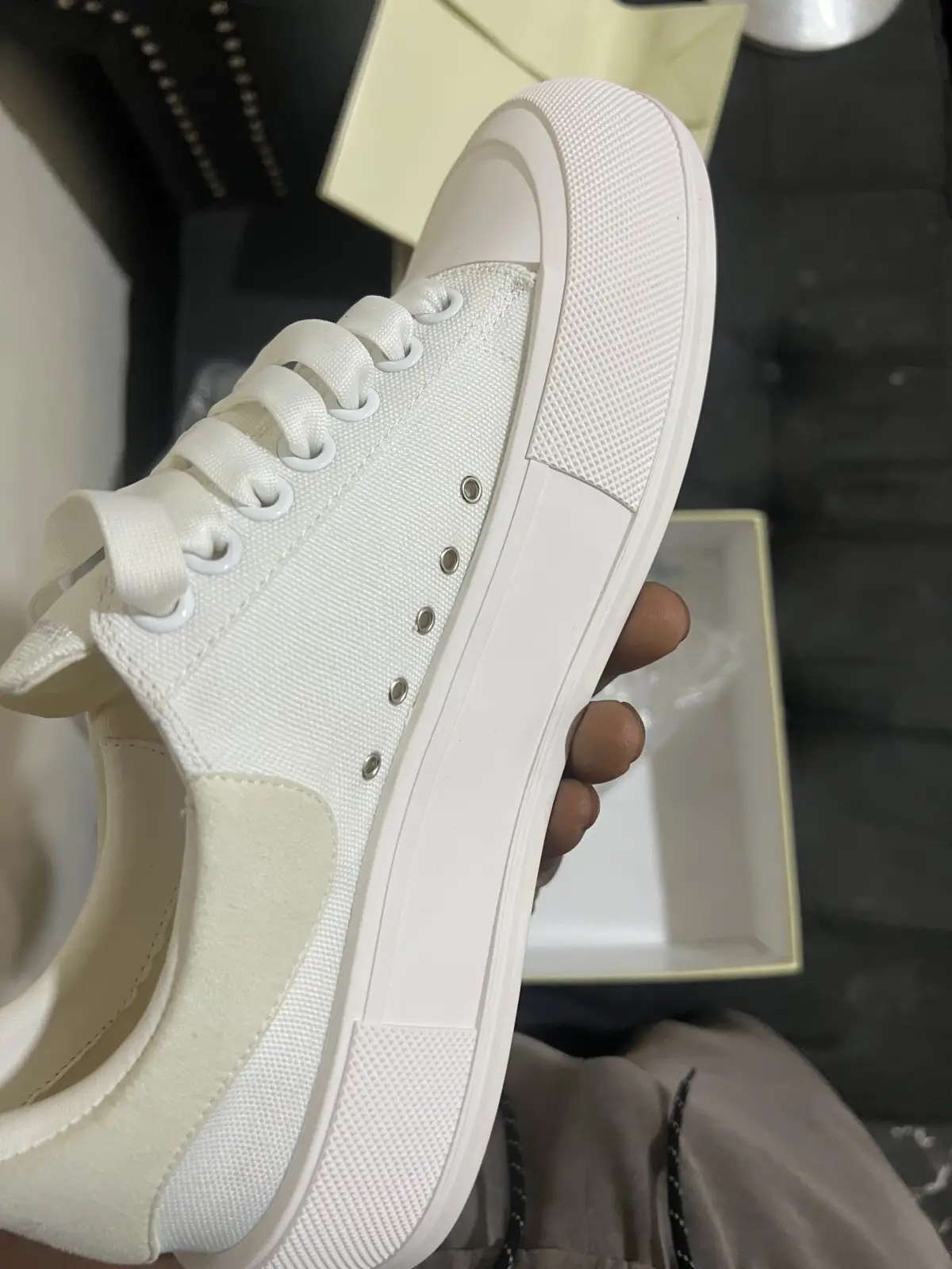 Trendy Lightweight Sneakers for Men Breathable & Comfortable Everyday Wear - Image 7