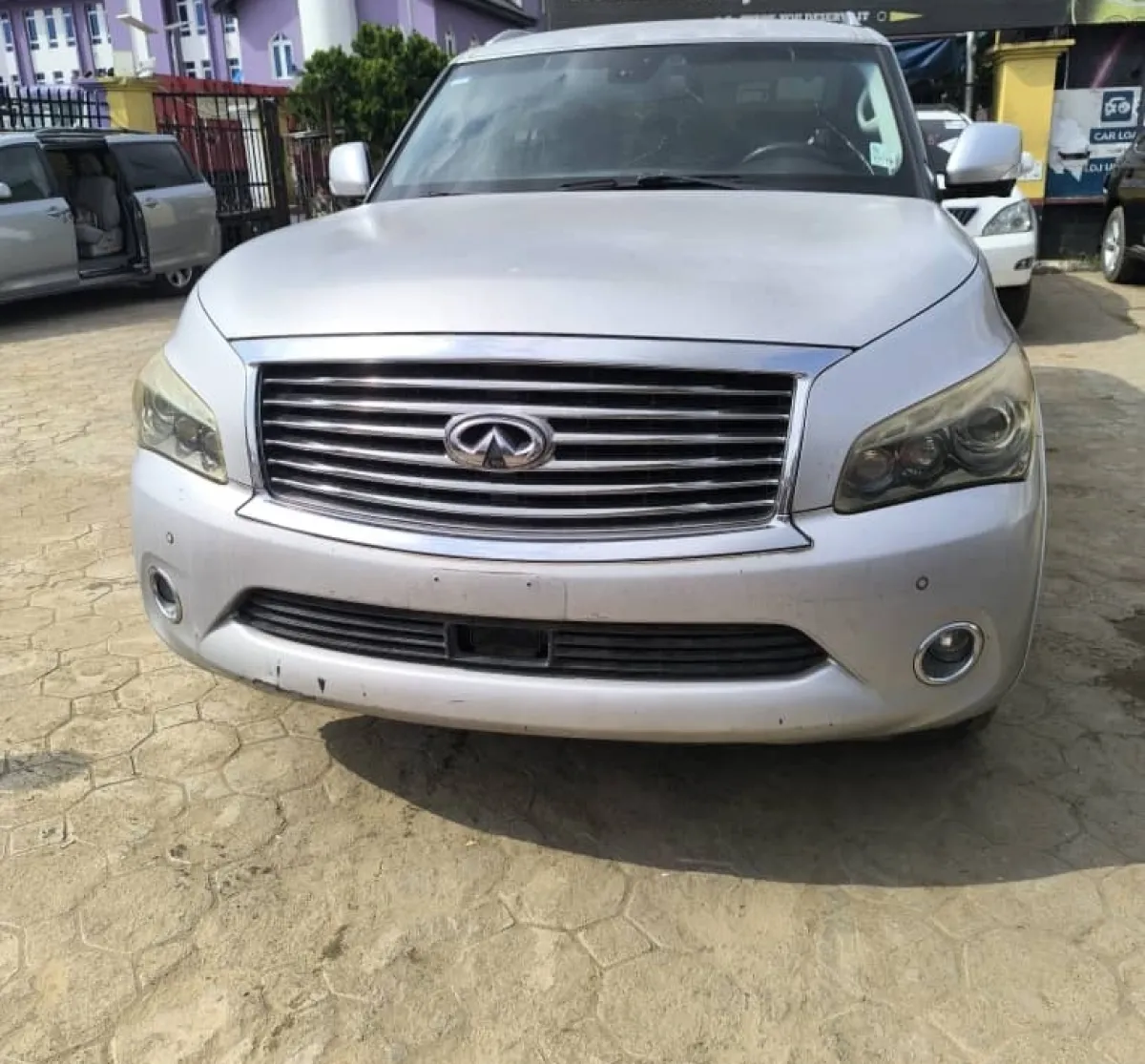 NEATLY USED INFINITI QX56 2010 MODEL FULL OPTION - Image 1