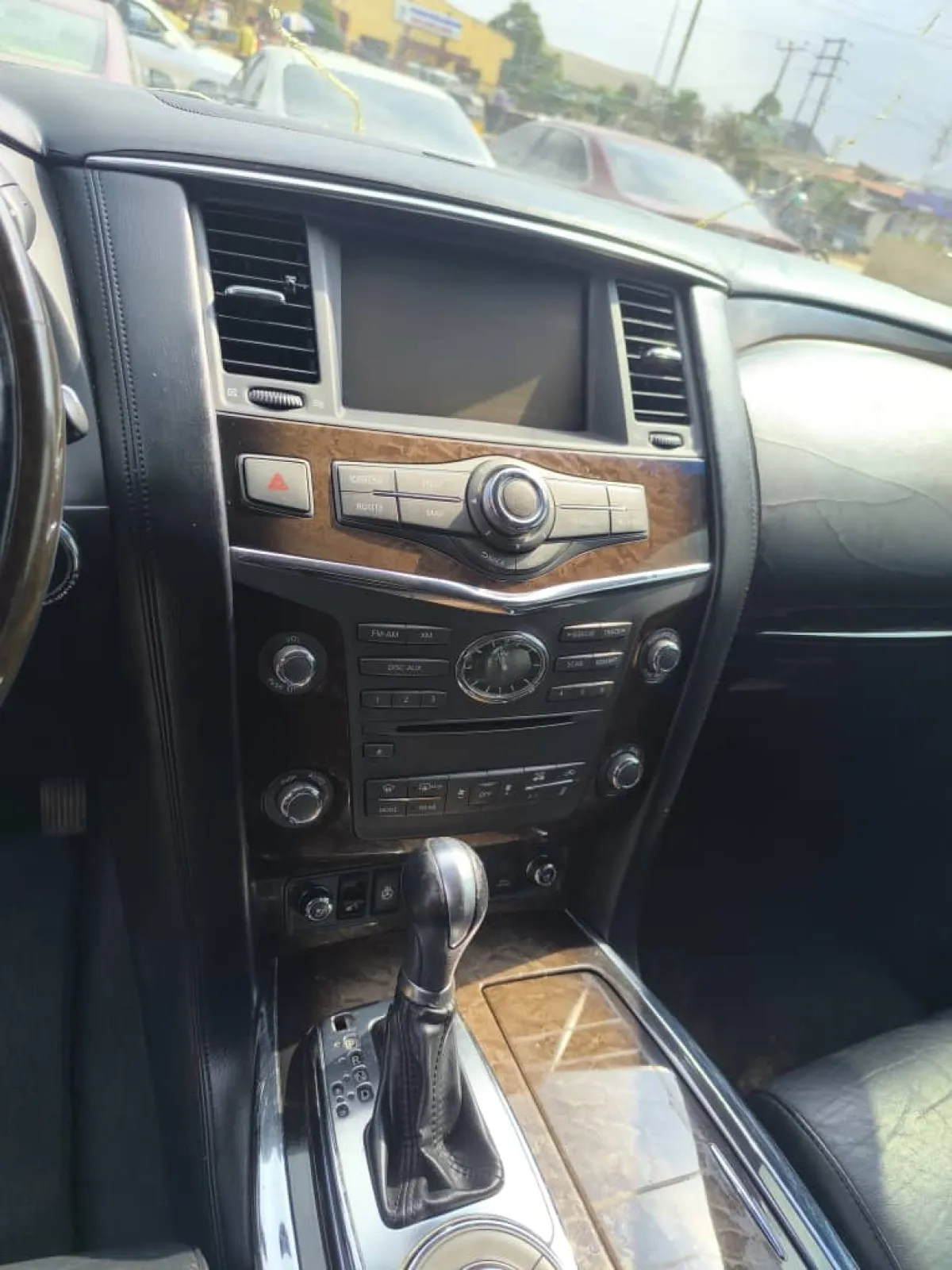 NEATLY USED INFINITI QX56 2010 MODEL FULL OPTION - Image 4