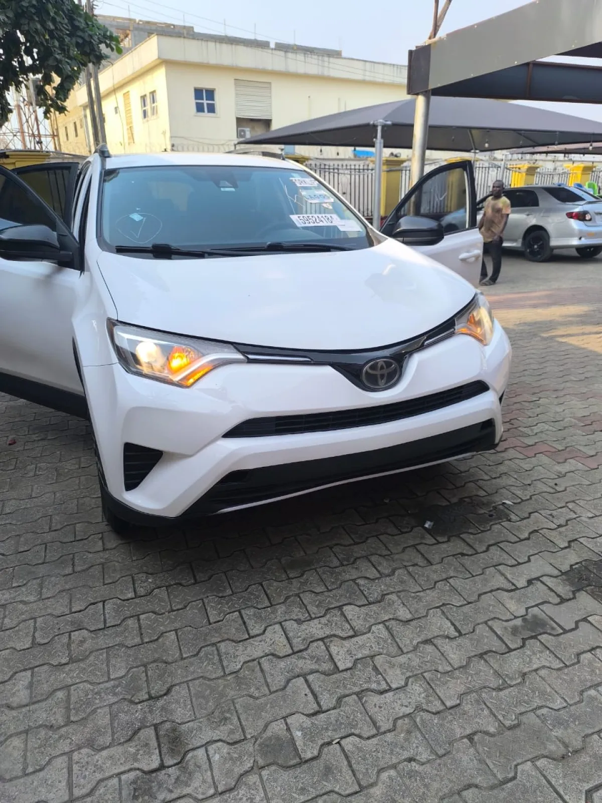 TOKUNBO TOYOTA RAV4 LE 2017 MODEL - Image 1