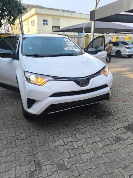 TOKUNBO TOYOTA RAV4 LE 2017 MODEL