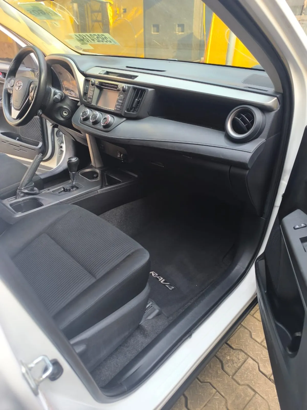 TOKUNBO TOYOTA RAV4 LE 2017 MODEL - Image 5