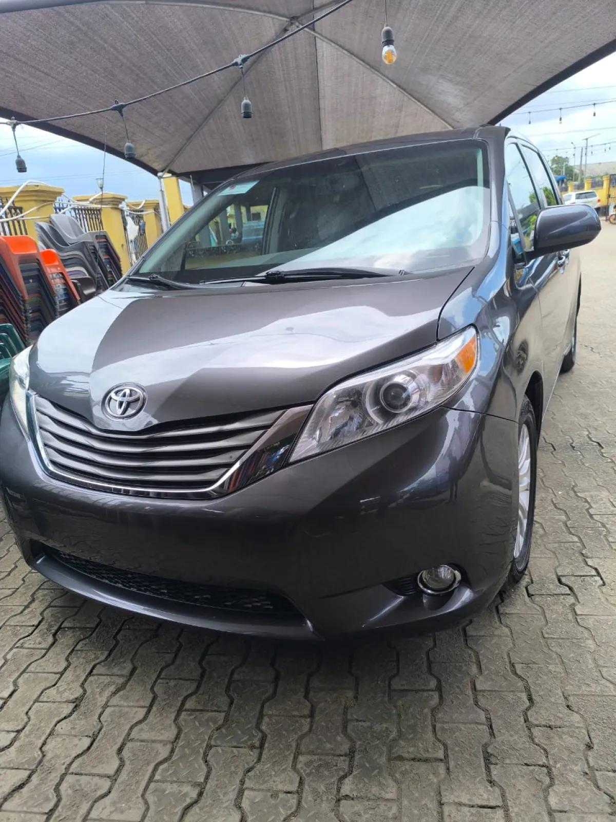 TOKUNBO TOYOTA SIENNA XLE 2012 MODEL FULL OPTION - Image 2