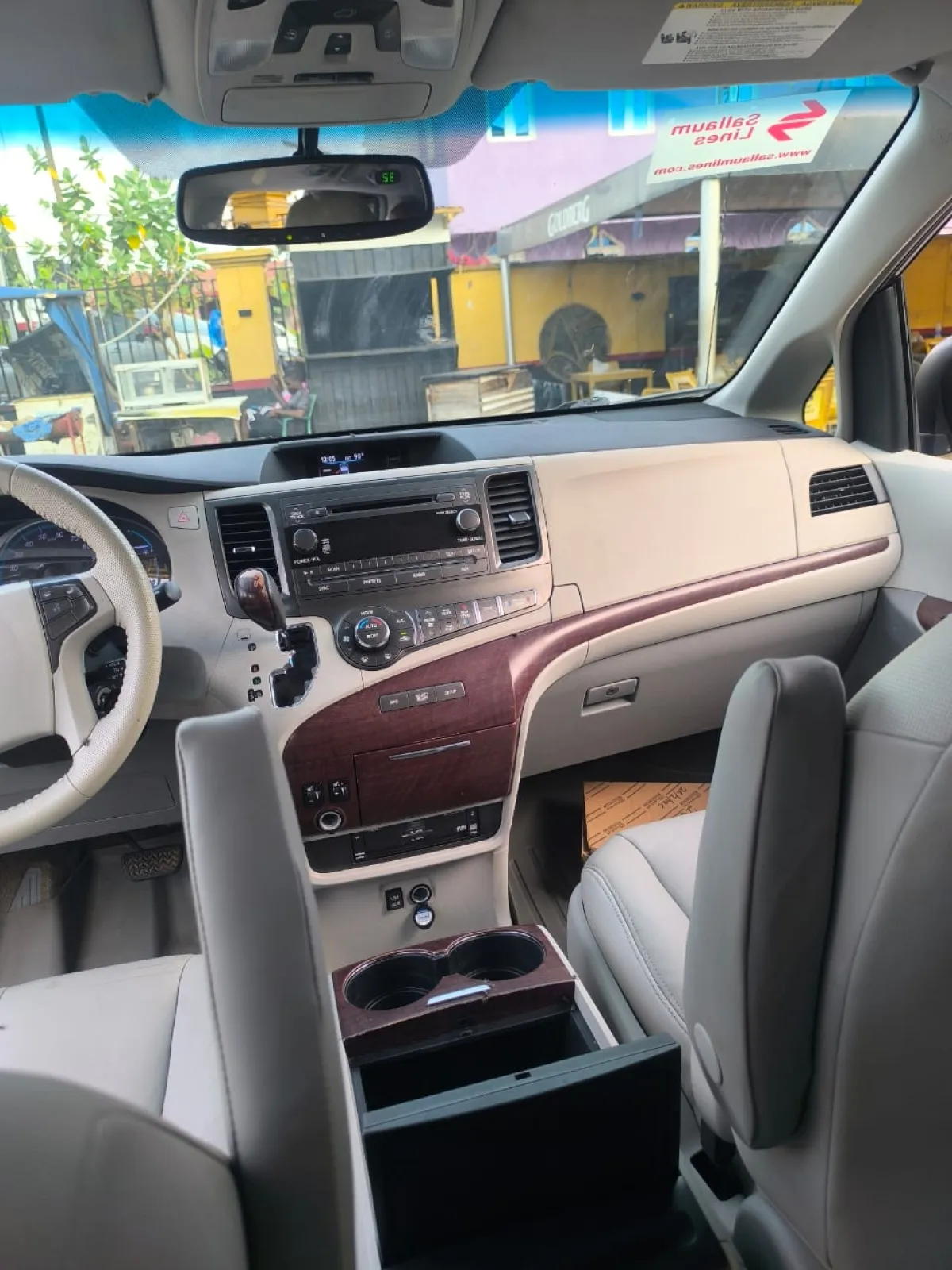 TOKUNBO TOYOTA SIENNA XLE 2012 MODEL FULL OPTION - Image 5