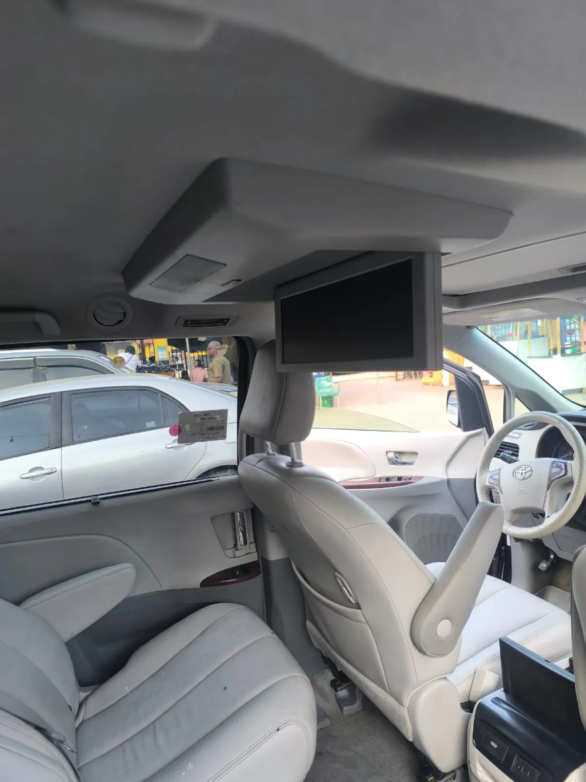 TOKUNBO TOYOTA SIENNA XLE 2012 MODEL FULL OPTION - Image 6