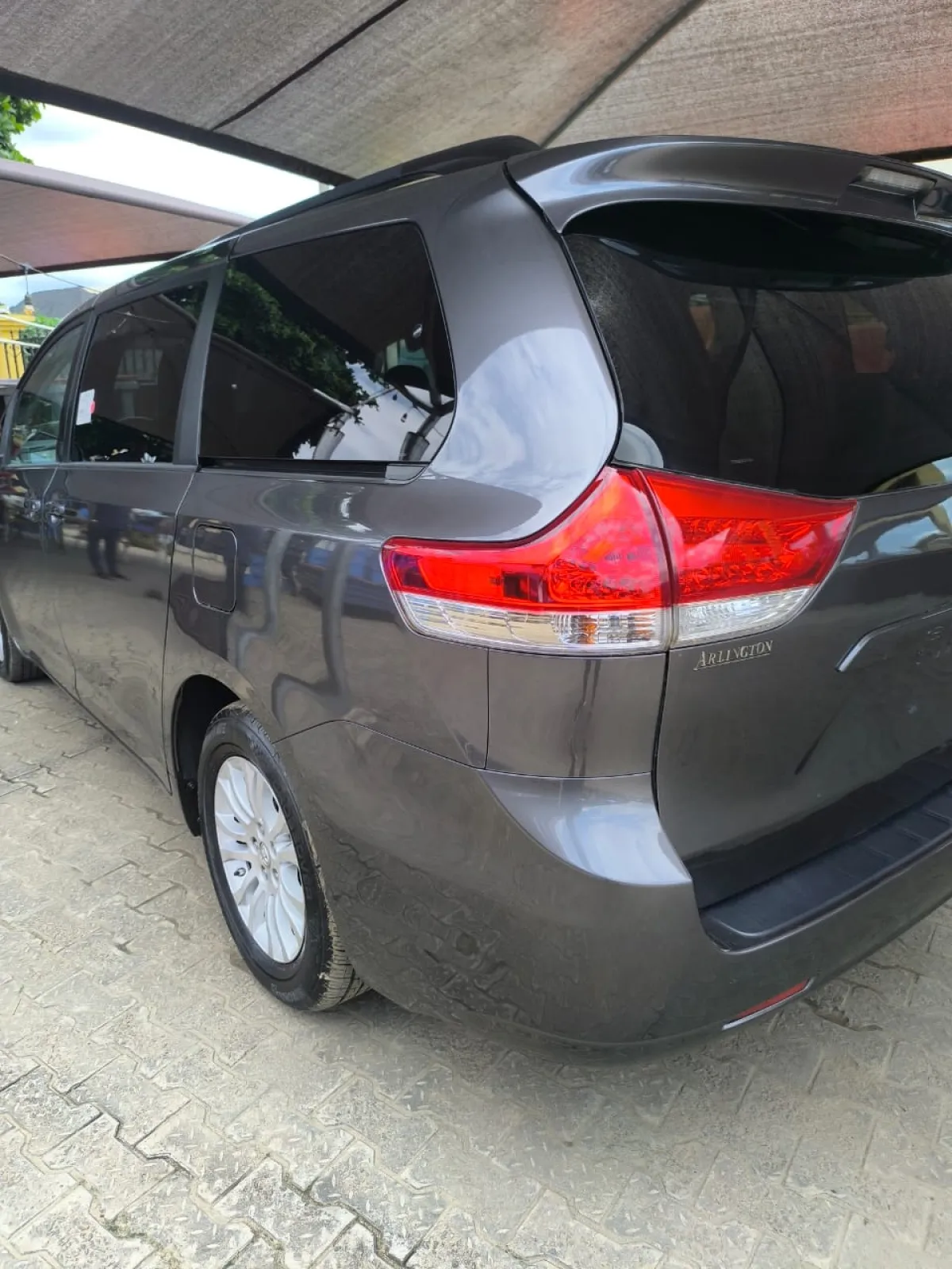 TOKUNBO TOYOTA SIENNA XLE 2012 MODEL FULL OPTION - Image 9
