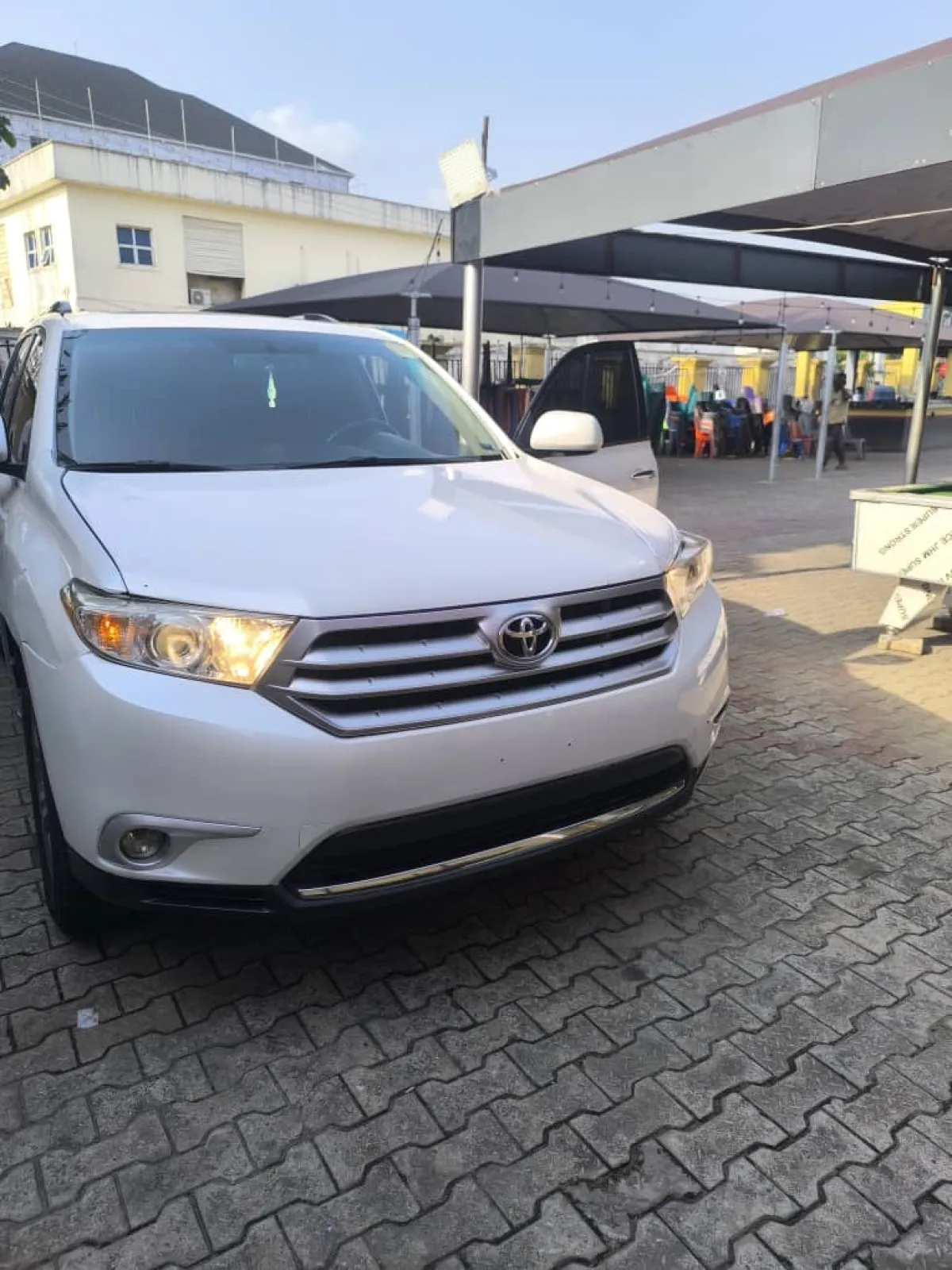 TOKUNBO TOYOTA HIGHLANDER LIMITED 2011 MODEL FULL OPTION - Image 2