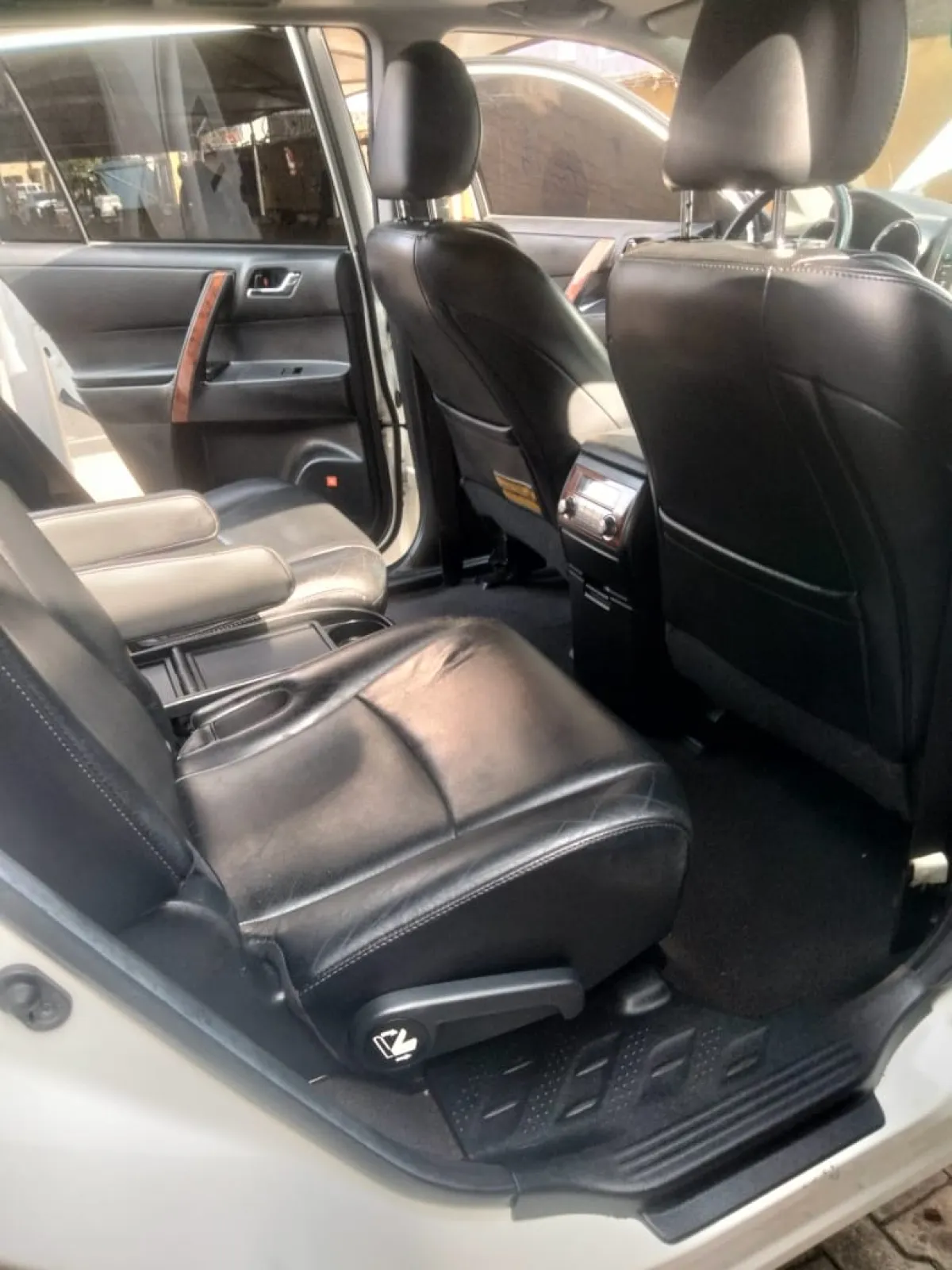 TOKUNBO TOYOTA HIGHLANDER LIMITED 2011 MODEL FULL OPTION - Image 7