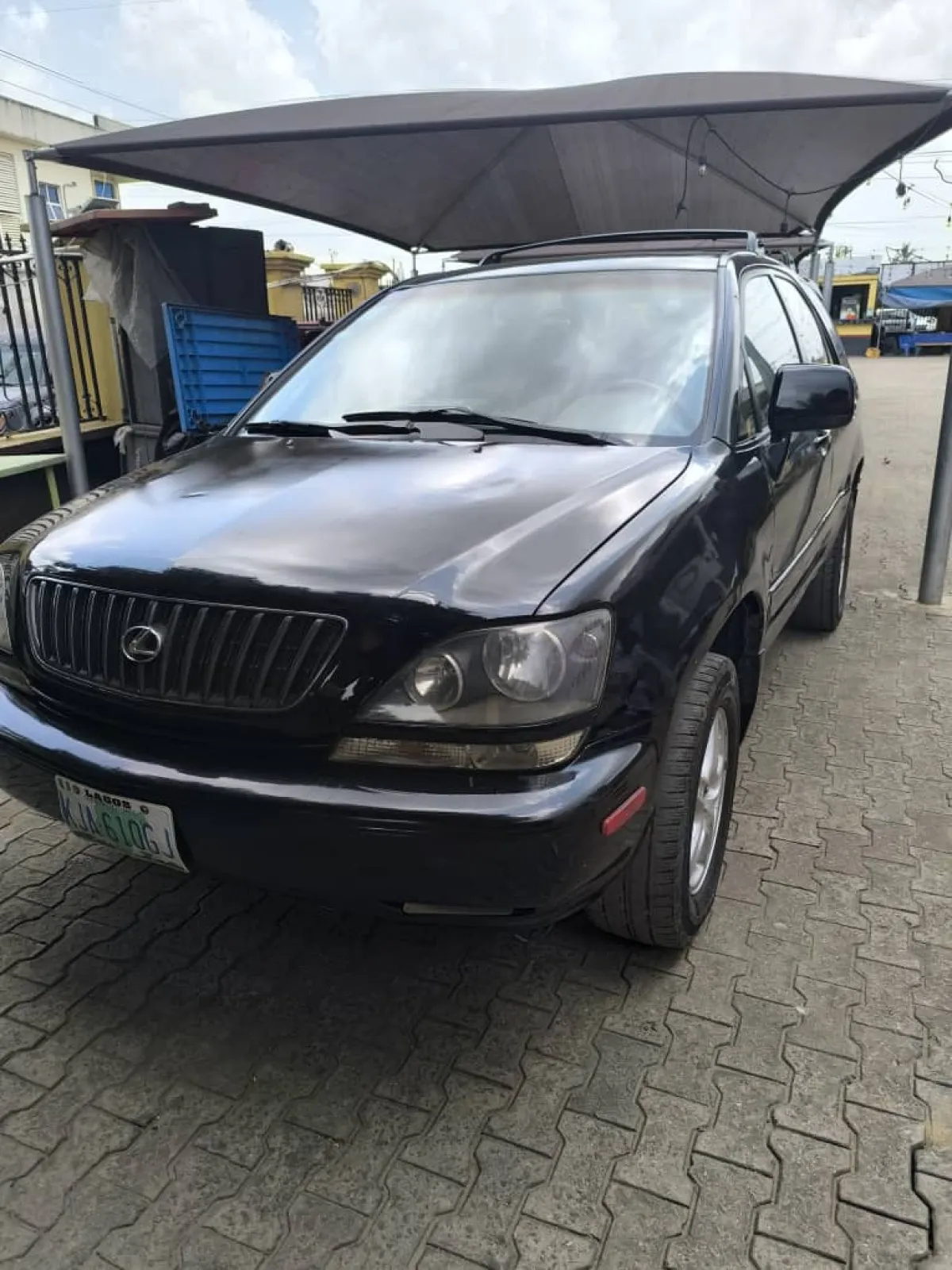 NEATLY USED LEXUS RX300 2002 MODEL - Image 1