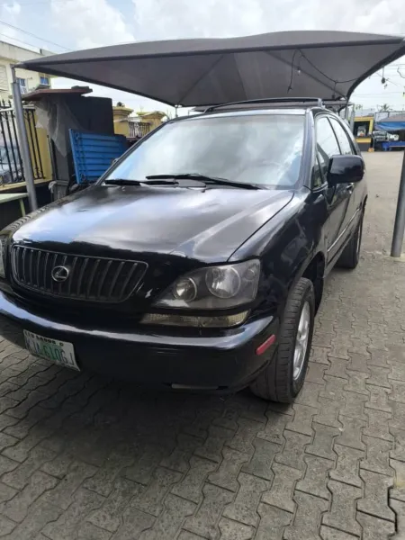 NEATLY USED LEXUS RX300 2002 MODEL